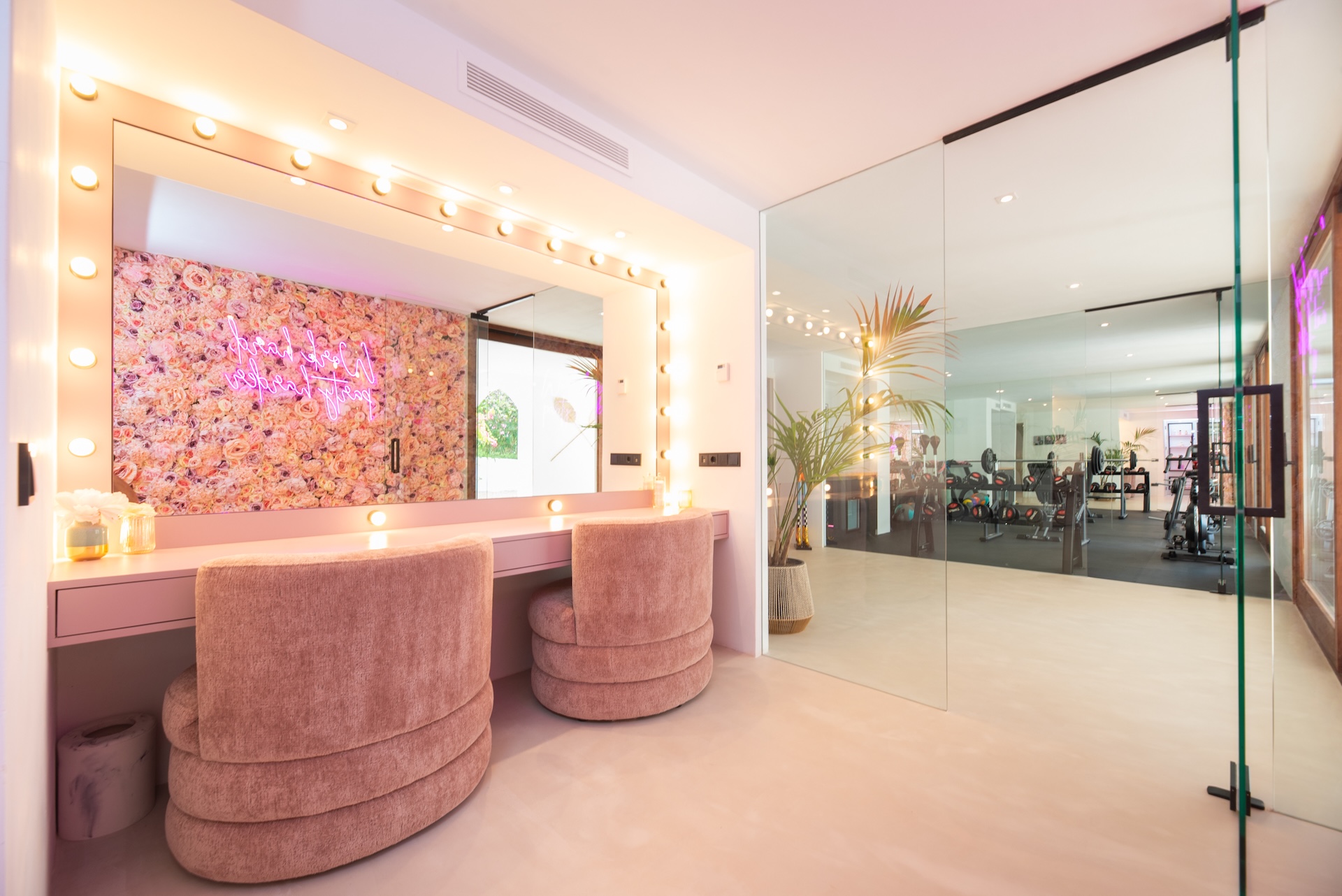 Resa Estates finca Can Floral Ibiza sale koop make up.jpg